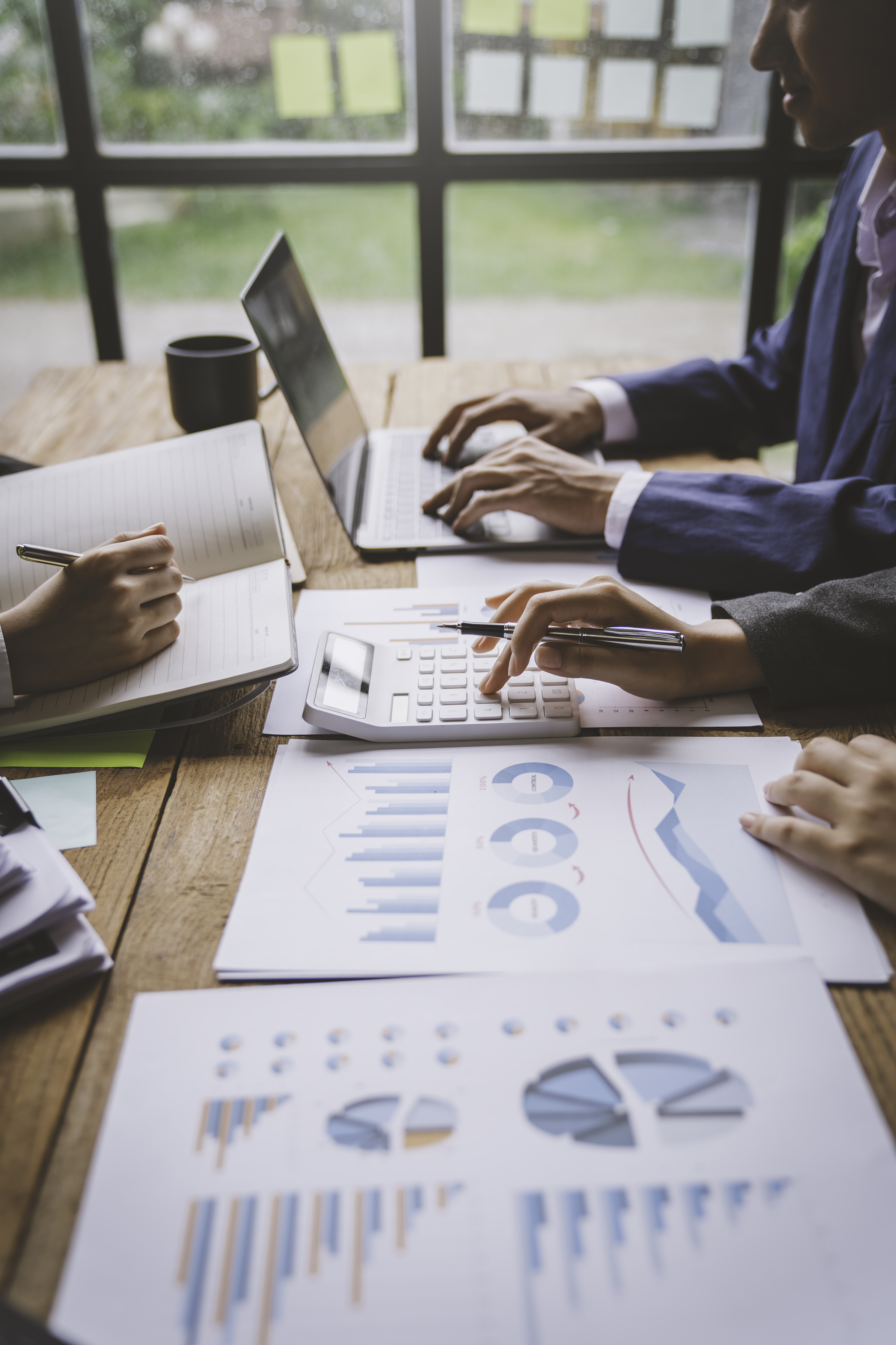 A business team consultant describes a marketing plan to set business strategies for business owners